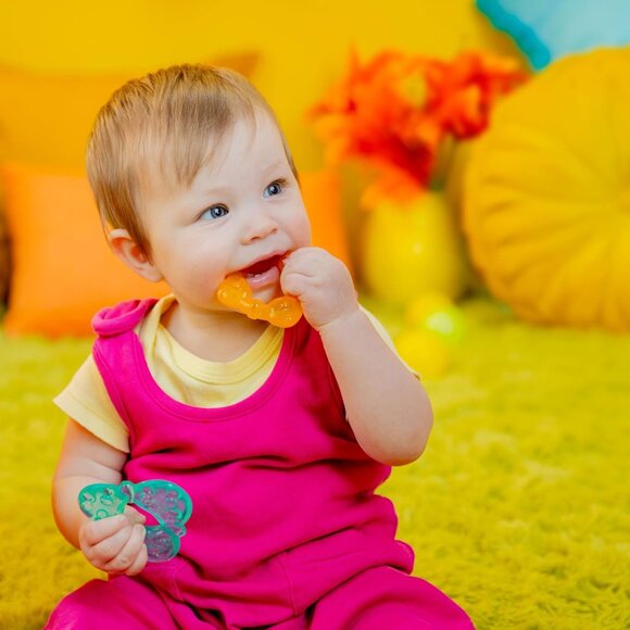 Chill & Teethe Water-Filled BPA-Free Baby Teething Toy, Ages 3 Months+ - Picture 6 of 10